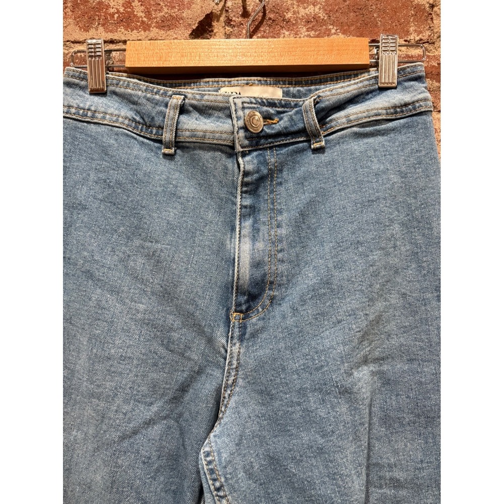 Zara High Waisted Wide Leg Light Wash Raw Hem Jeans Size 6 - Picture 3 of 5